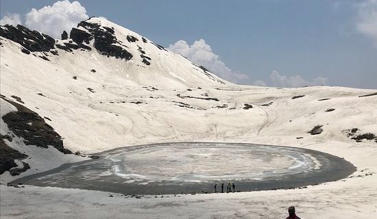Snowfall in Bhrigu Lake Trek