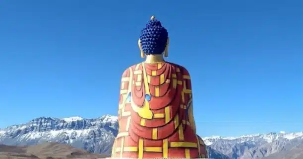 a statue of a buddha