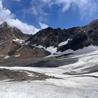 Snow and glacier terrain near Pin Bhaba Pass at 4,915 meters in Himachal Pradesh